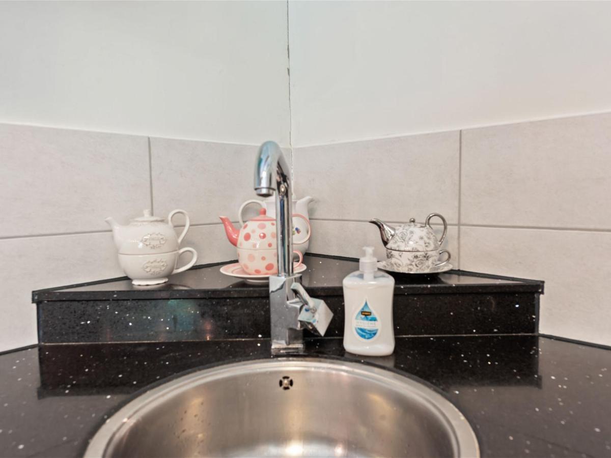 Hoogzand Enticing Holiday Home In Eastermar Near Burgumer Mar Lake מראה חיצוני תמונה